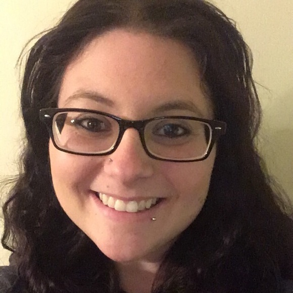 Meet your Posher, Ashley - Picture 2 of 10